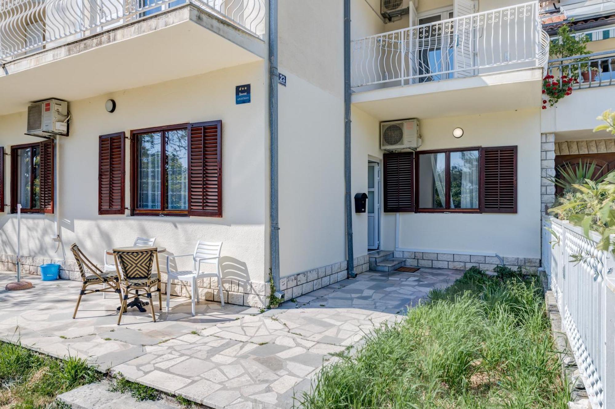 Beachfront Apartment Drazen, With Garden And Parking Split Exterior foto